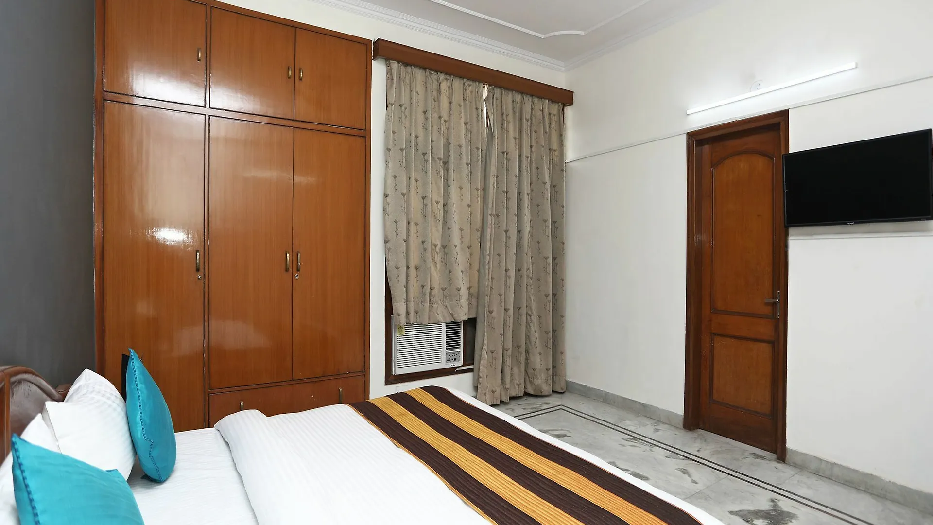 Oyo 14408 Corple Stays Гургаон 2*,  Индия